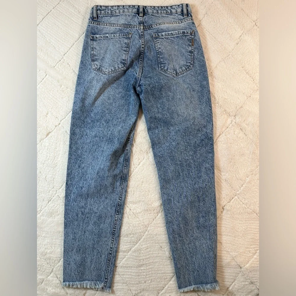 Muselooks women’s size 5 high waisted mom jeans light wash great condition
